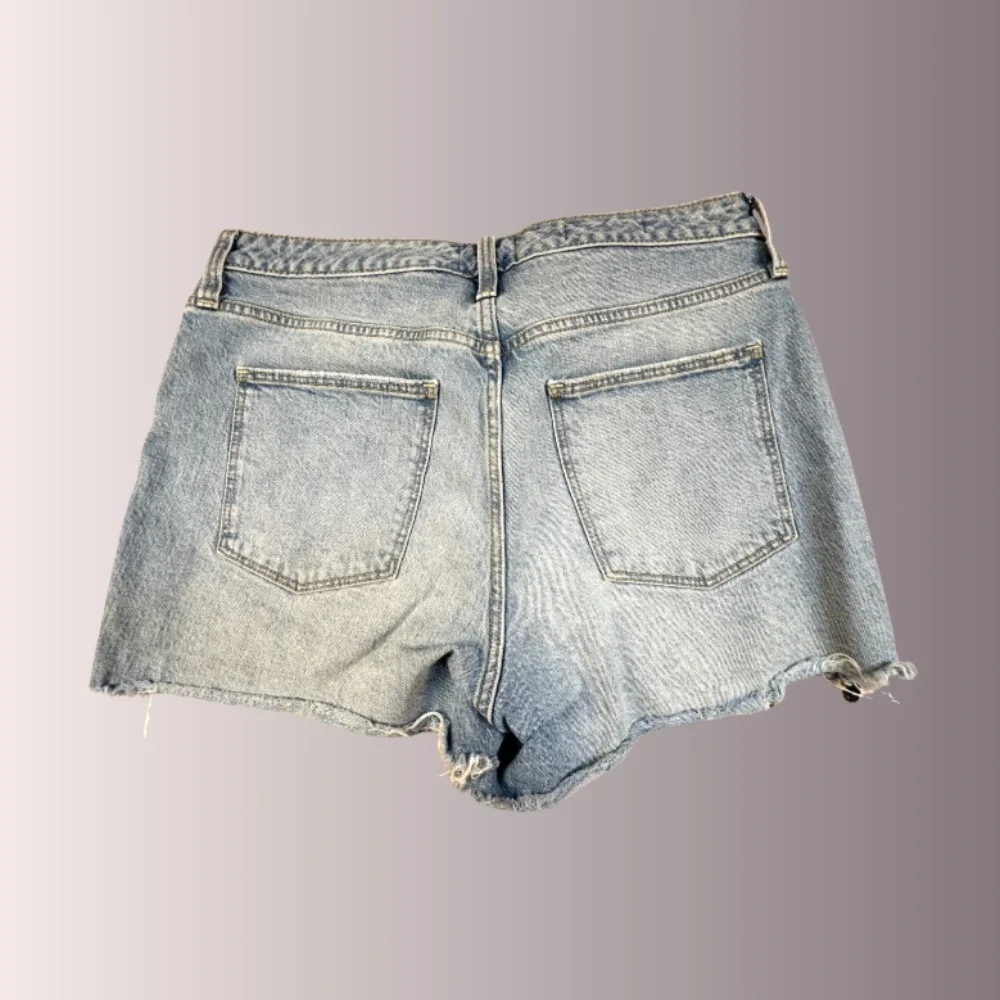 Universal Thread Jean Shorts Women Blue Buttonfly Distressed Light Wash 8/29R